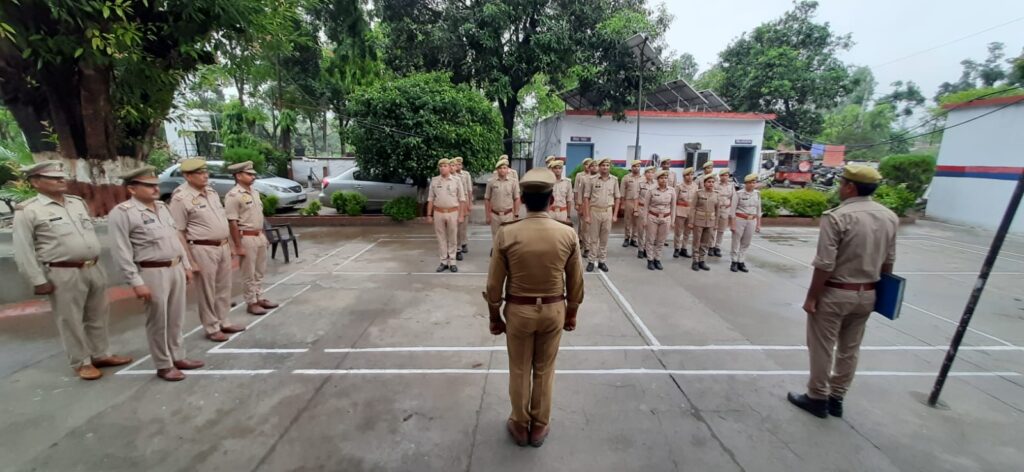 वरिष्ठ पुलिस अधीक्षक, बरेली के निर्देशन पर जनपद के सभी थानों पर प्रारम्भ हुई सुबह गणना व ब्रीफिंग की कार्यवाही ।