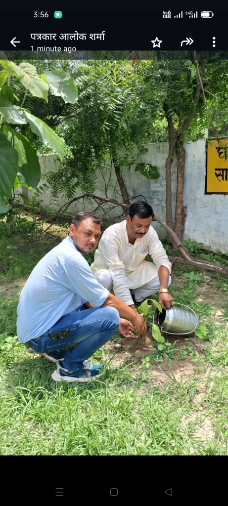 विद्यालयो में किया गया वृक्षारोपण।