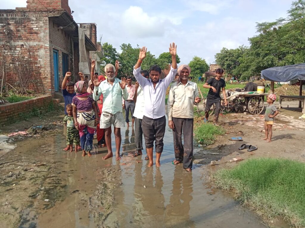 कांवड यात्रा के  बदहाल रास्ते को लेकर फिर हुआ विरोध-प्रदर्शन।