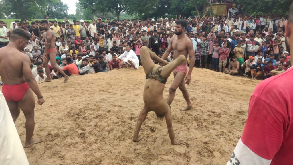 स्वर्गीय चंद्रशेखर सिंह की स्मृति में दंगल का हुआ आयोजन।