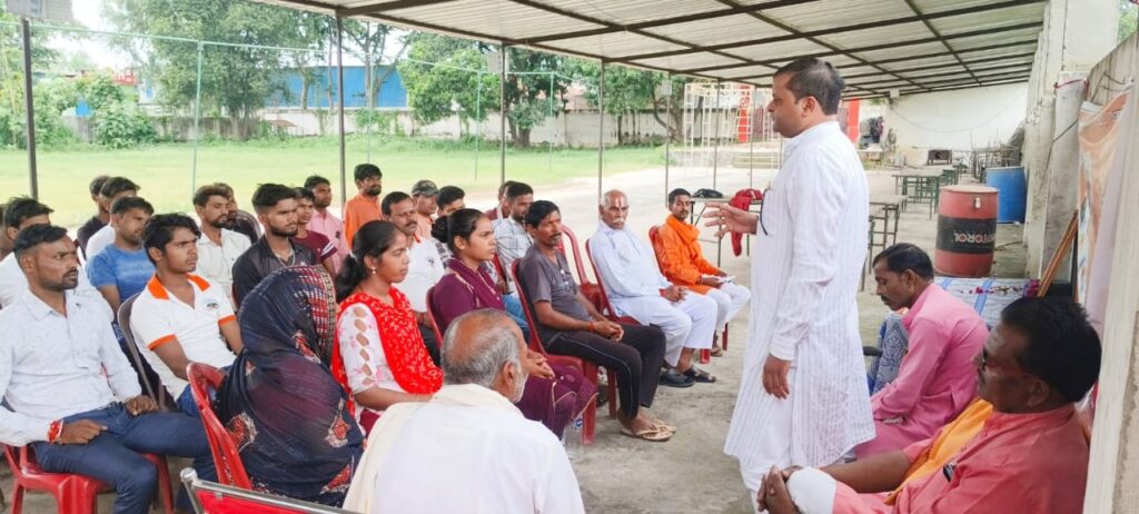 कार्यकर्ताओं ने मनाया विश्व हिंदू परिषद का 60 वां स्थापना दिवस।